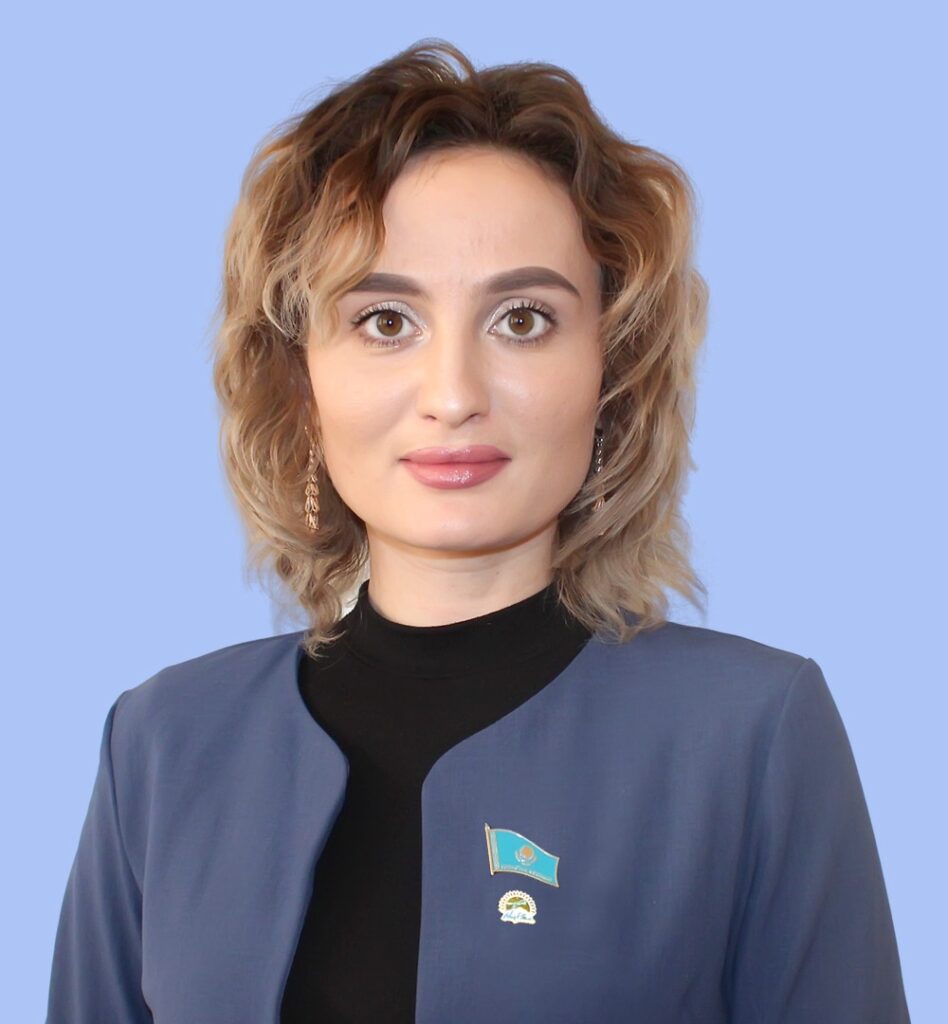 Барлық тесіктерде ұйықтап жатқан жетілген әйелдермен порно