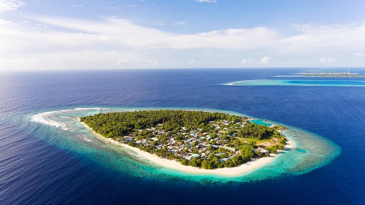 Острова мен. Остров Атолл Дюси. Каролинские острова Атолл. Атолл Дюси тихий океан. Maalhos Мальдивы.