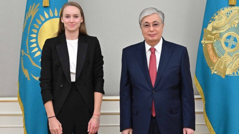 Мемлекет басшысы Елена Рыбакинаны қабылдады