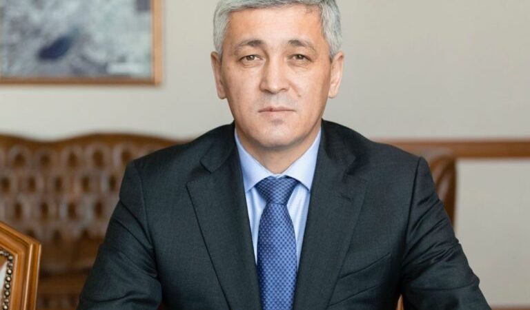 Облыс әкімі оқушылар мен ұстаздарды оқу жылының аяқталуымен құттықтады