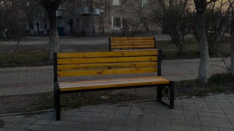 Жаңа орындықтар орнатылды