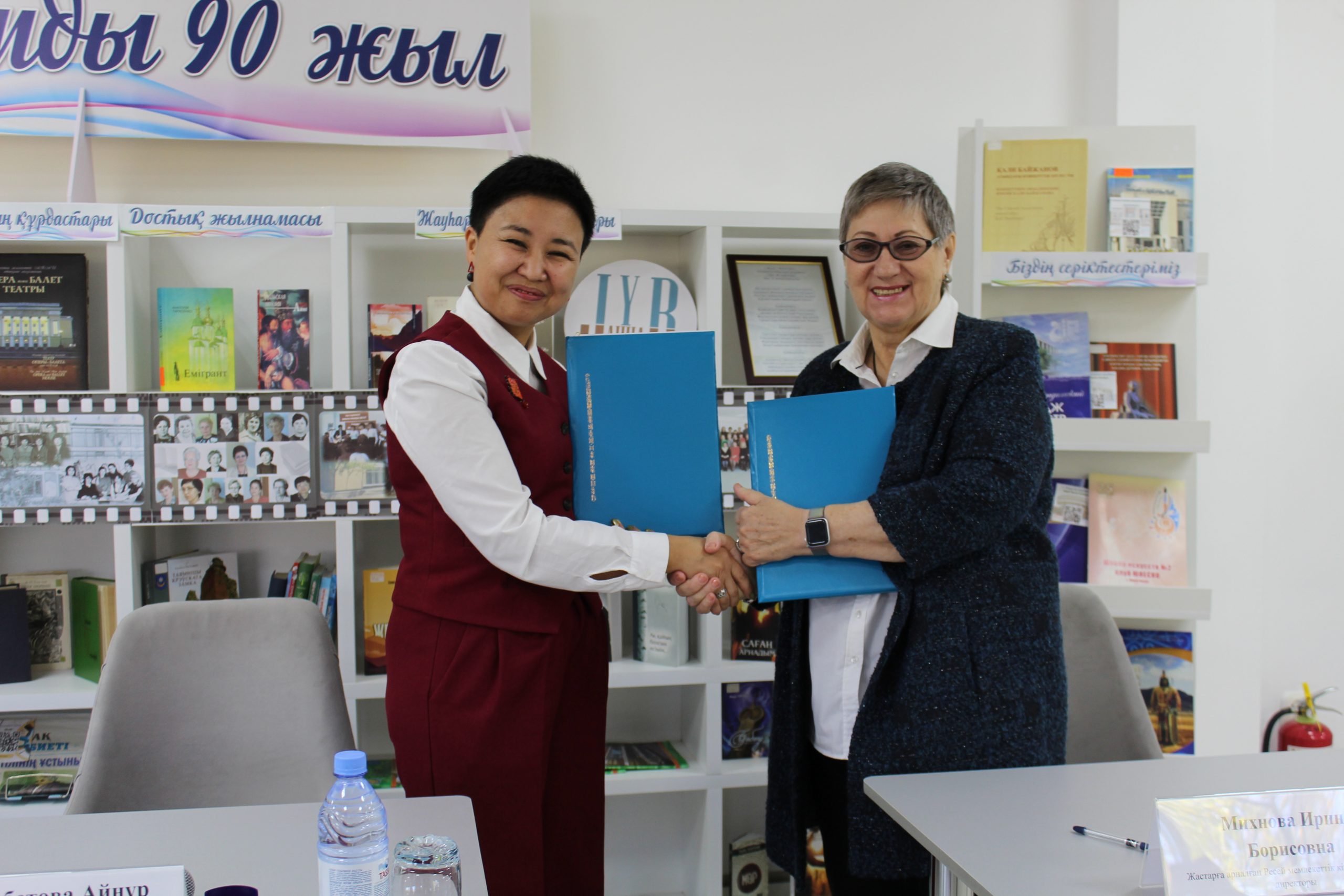 Жастардың анальды секс жасайтын HD порносын қараңыз. Сиськи және писка трусикасы бар іш киім